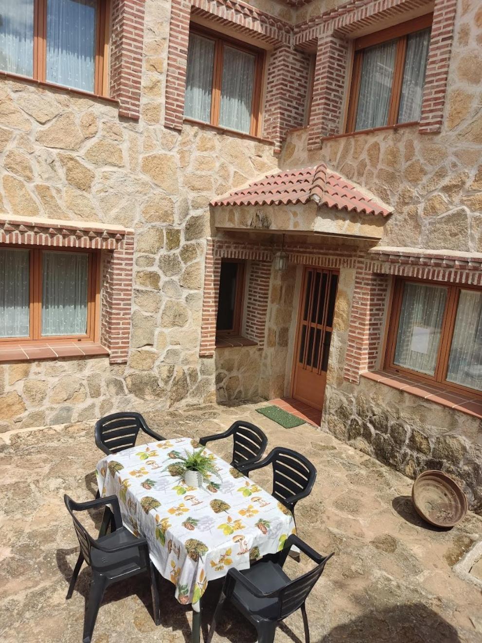 Casa Rural El Pajar Navaluenga Exteriör bild